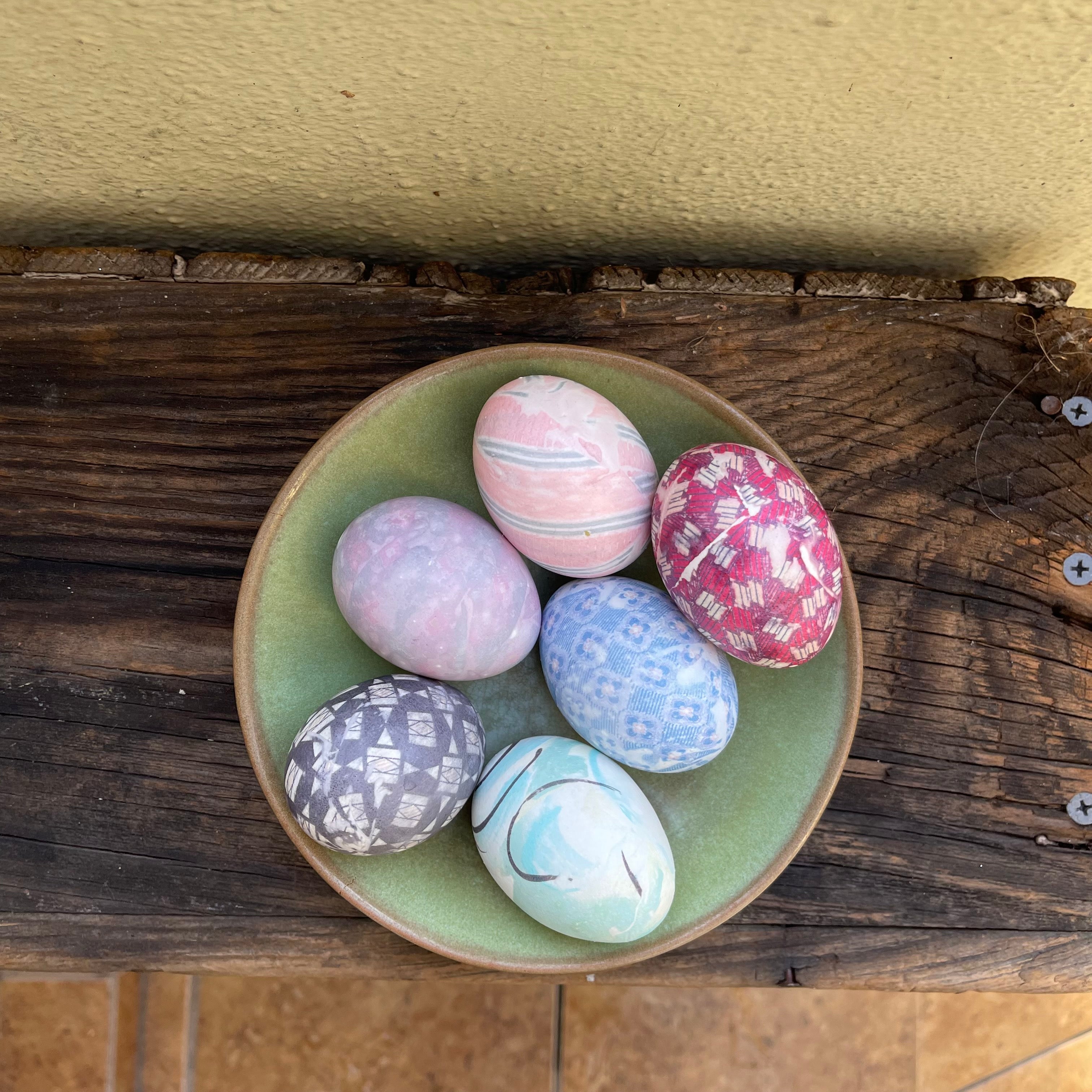 How to dye eggs with old silk ties